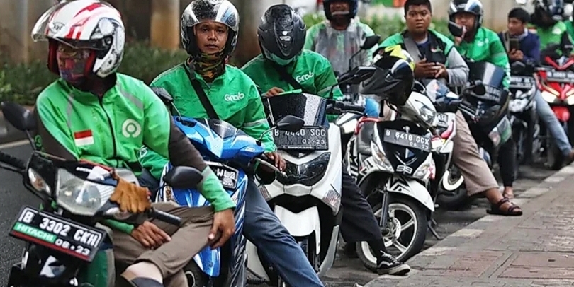 Pengemudi ojol sedang menungu penumpang (SinPo.id/ Dok. Gojek)