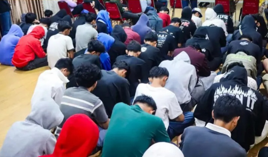 Para remaja yang diamankan saat tawuran (SinPo.id/Dok.Polsek Serpong)