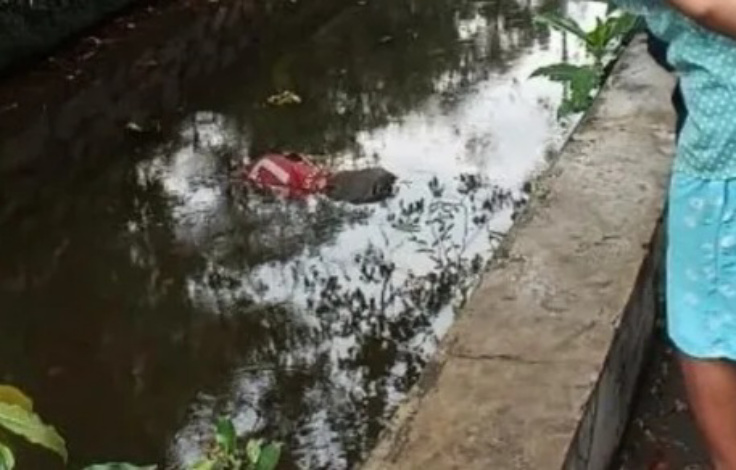 Mayat tanpa identitas ditemukan di kali Pluit Jakut (SinPo.id/Instagram)