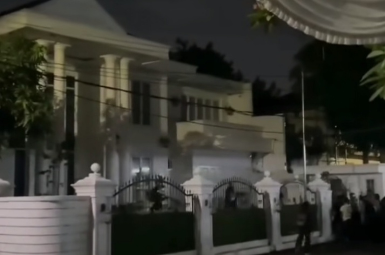 Rumah Uya Kuya saat dijarah (SinPo.id/Tangkapan layar)