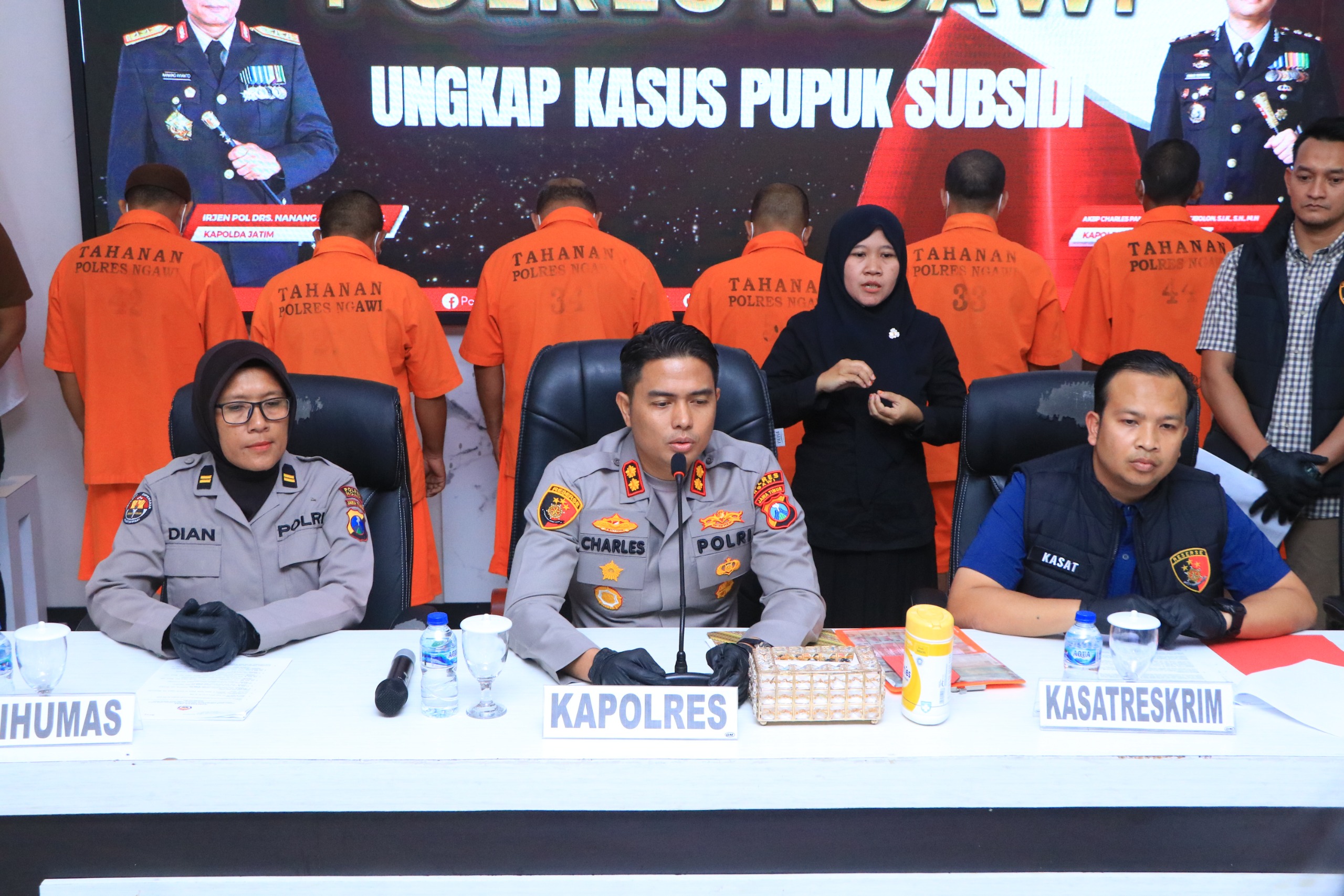 Konferensi pers kasus penjualan pupuk ilegal bersubsidi (SinPo.id/ Humas Polri)