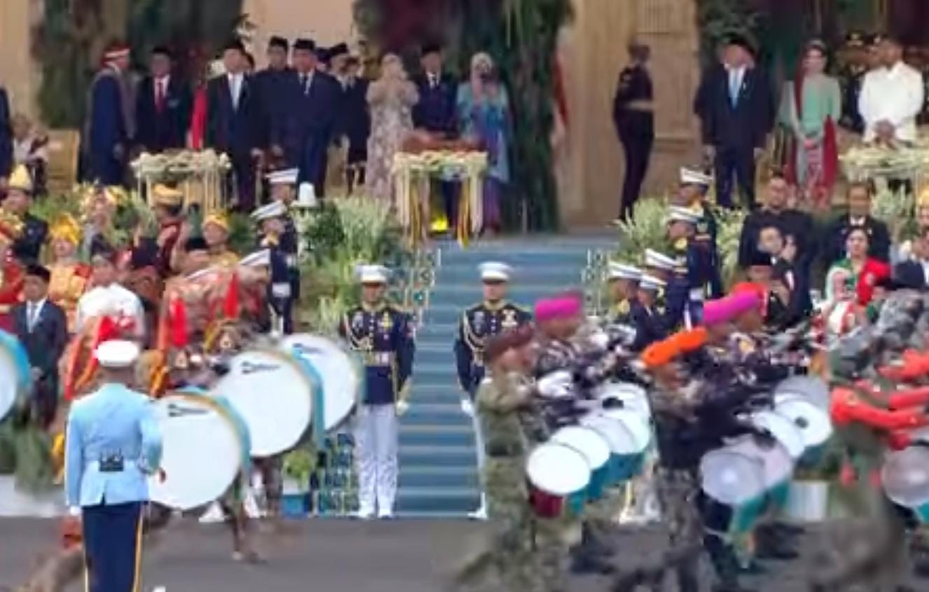 Upacara penurunan bendera HUT RI ke-80 (SinPo.id/ Setpres)