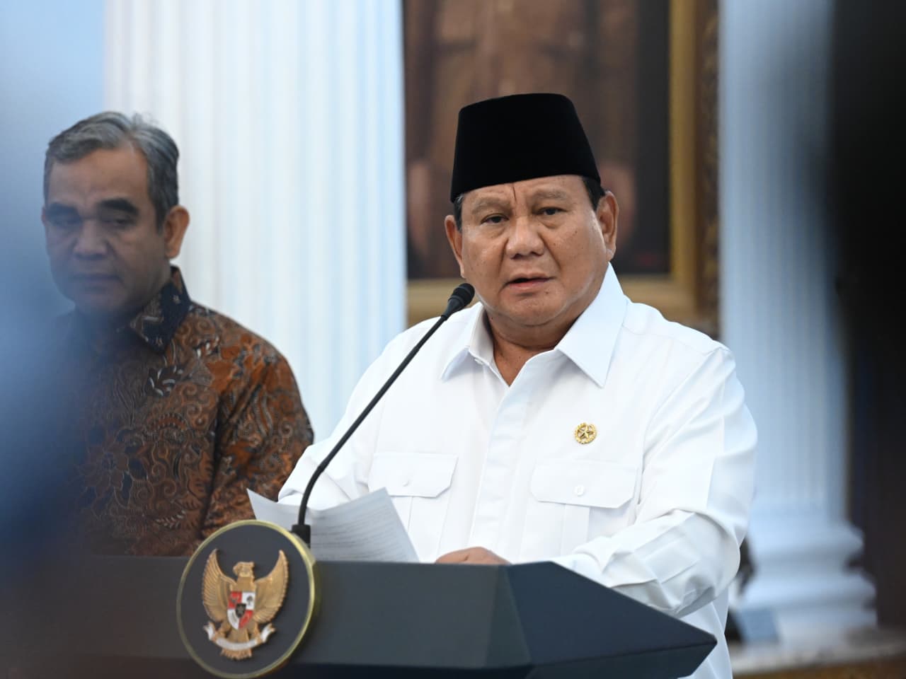 Presiden Prabowo Subianto menggelar konferensi pers didampingi oleh para Ketua Parpol di Istana Merdeka (Ashar/Foto: BiroSetpres/SinPo.id)