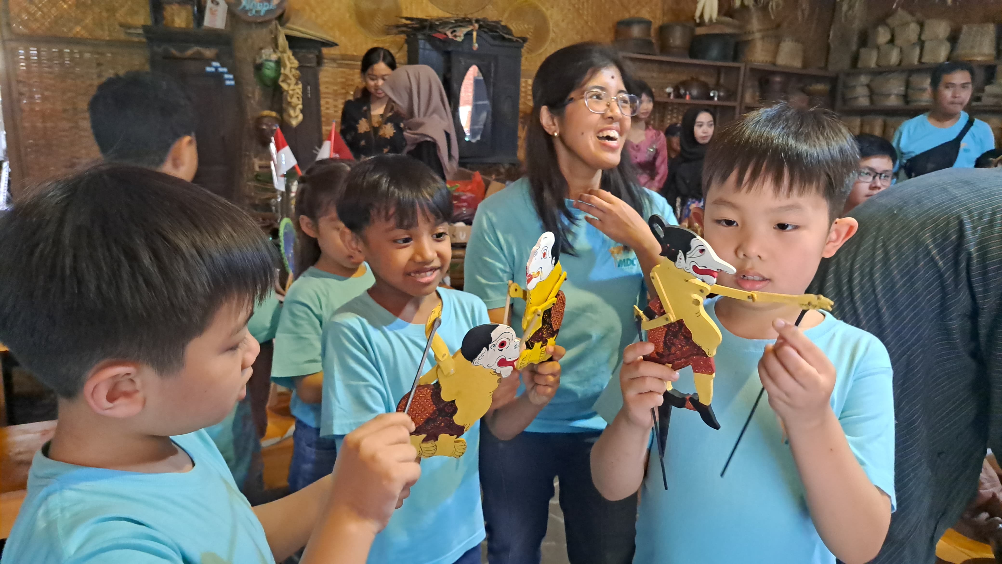 Keseruan Puluhan Siswa Sekolah MDC Surabaya Ngangsu Ilmu di Kampung Budaya Polowijen (SinPo.id/Istimewa)