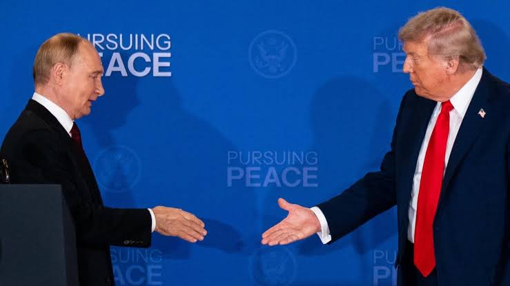 Pertemuan antara Vladimir Putin dan Donald Trump (Sinpo.id/CBS News)