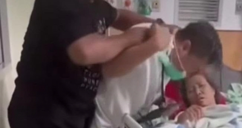 Momen dokter RSUD Sekayu dipaksa membuka masker. (SinPo.id/tangkap layar)