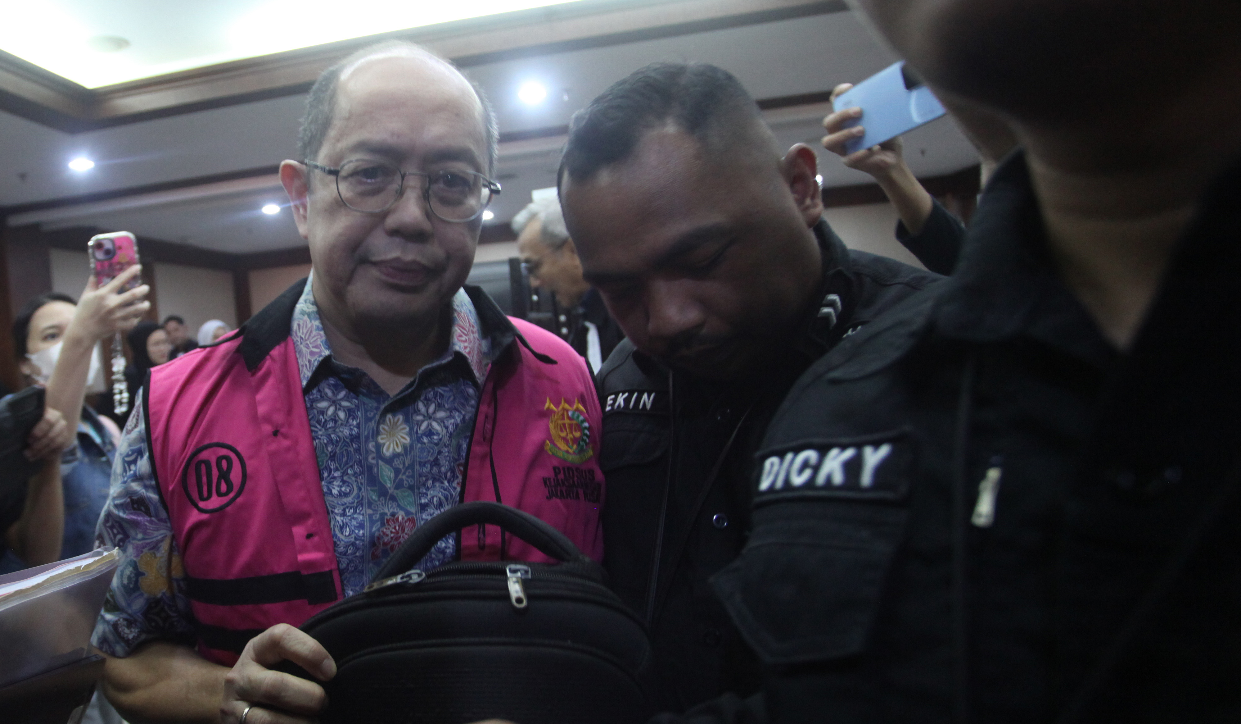 Sidang dakwaan Isa Rachmatarwata. (Agus Priatna/SinPo.id)