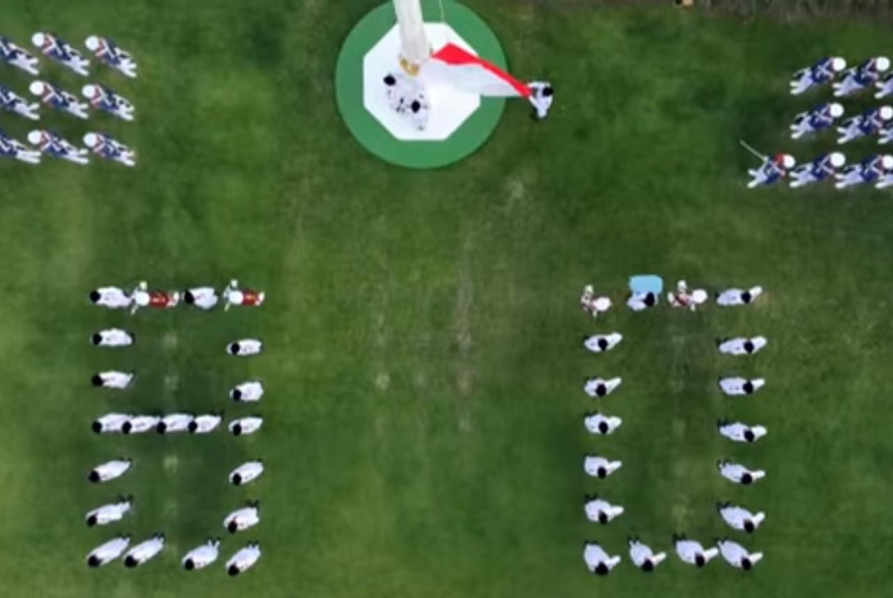 Upacara penurunan bendera HUT RI ke-80 (SinPo.id/ Setpres)