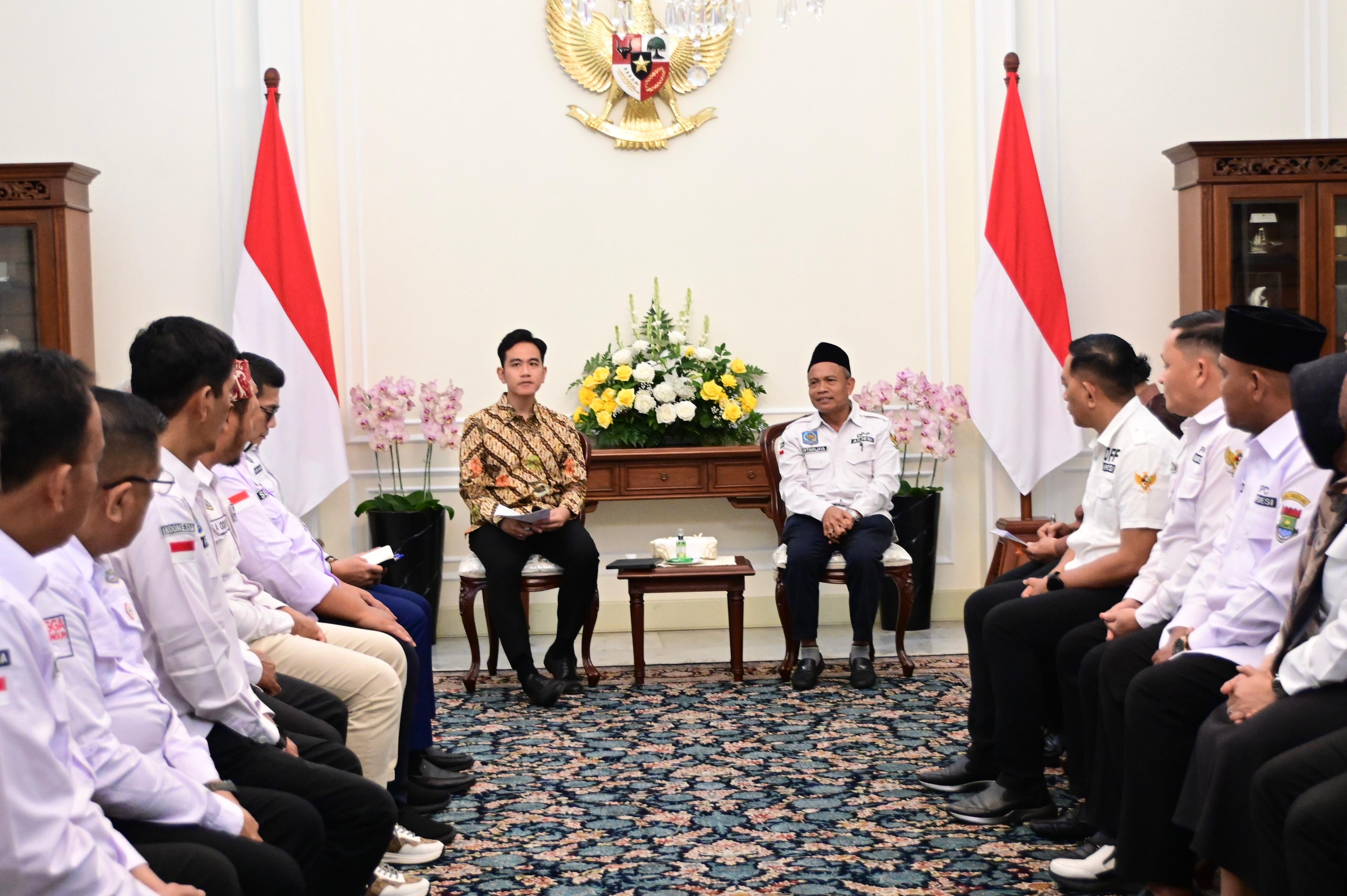 Wapres Gibran Rakabuming menerima kedatangan jajaran DPP APDESI. (SinPo.id/Setwapres)