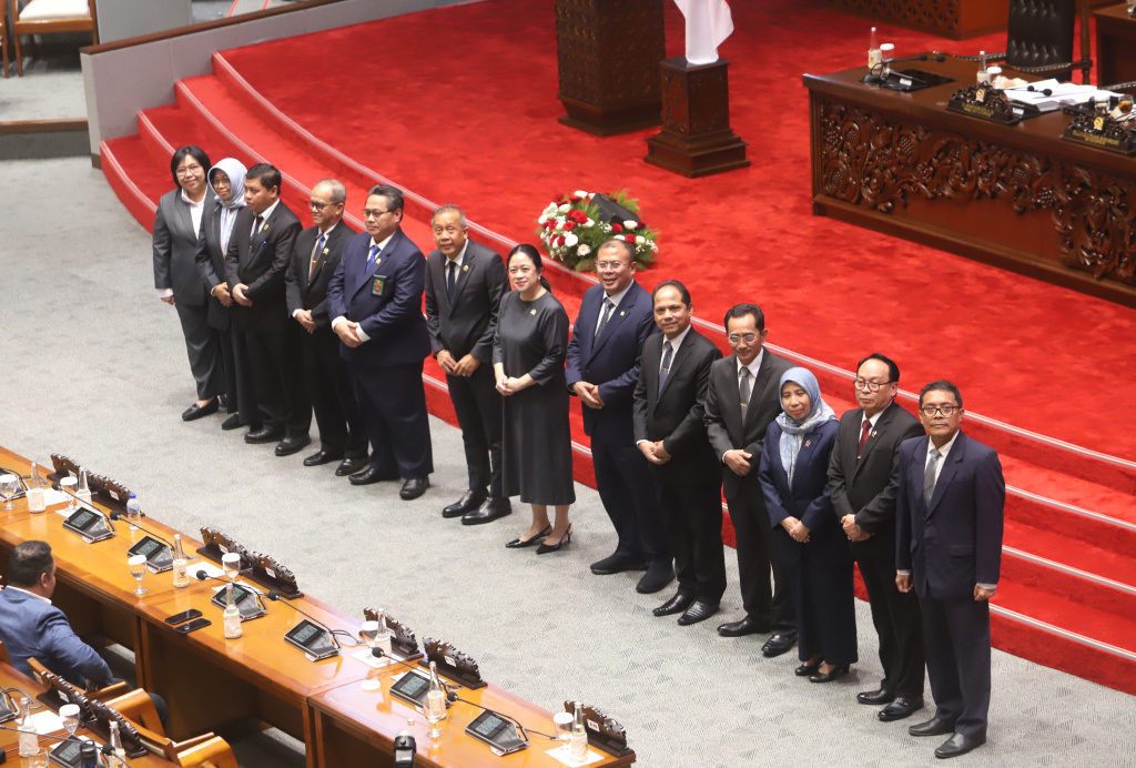 DPR menyetujui 9 Hakim Agung dan 1 Hakim Ad Hoc HAM di Rapat Paripurna (Ashar/SinPo.id)