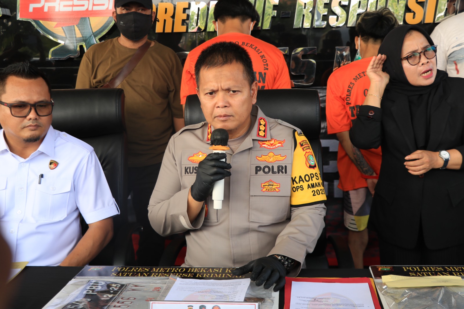 Konferensi pers kasus curanmor di Bekasi (SinPo.id/Dok.Polres Bekasi)