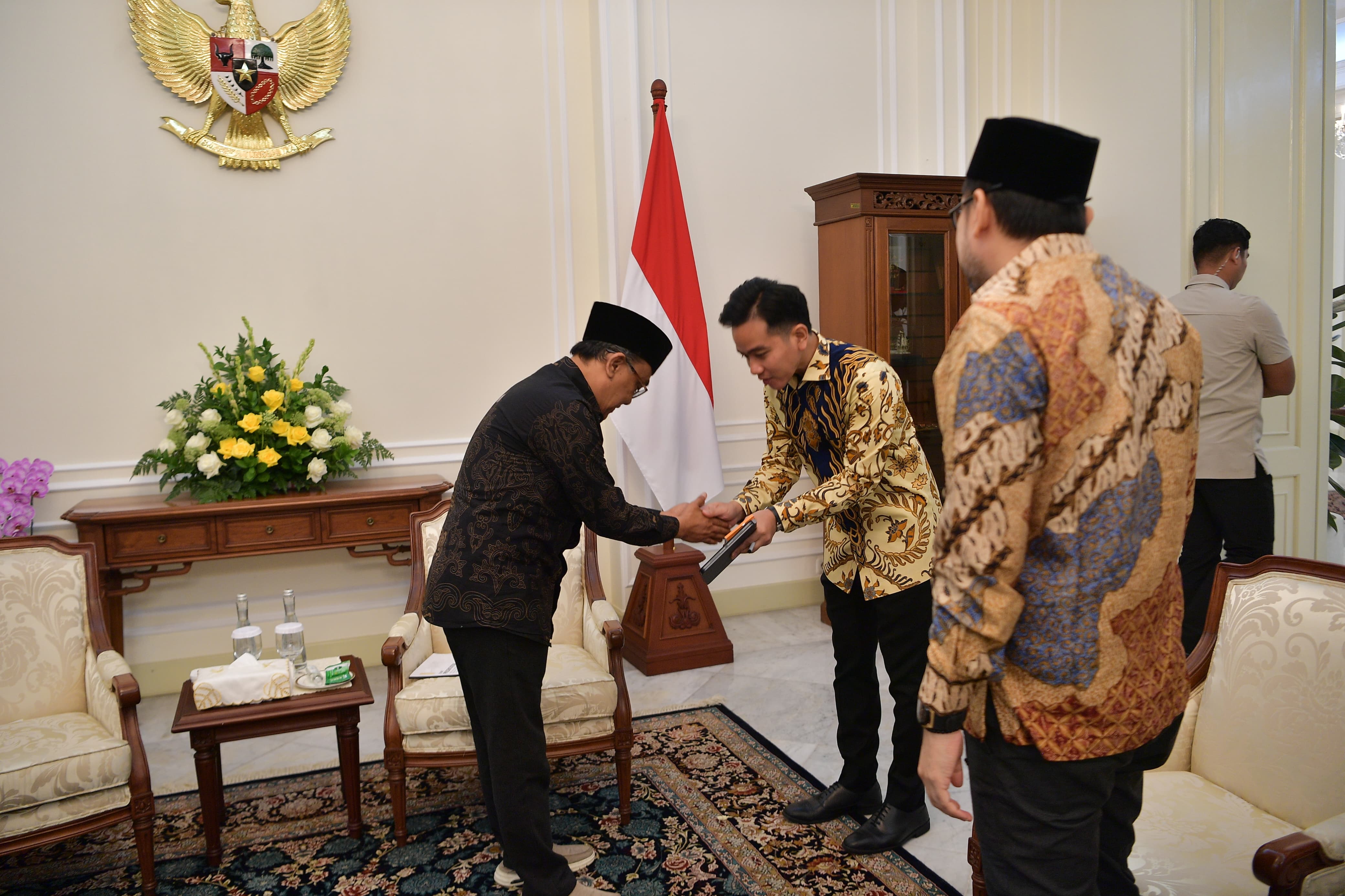 Wapres Gibran menerima kedatangan pengurus Gerakan Nasional Ayo Mondok. (SinPo.id/ Setwapres)