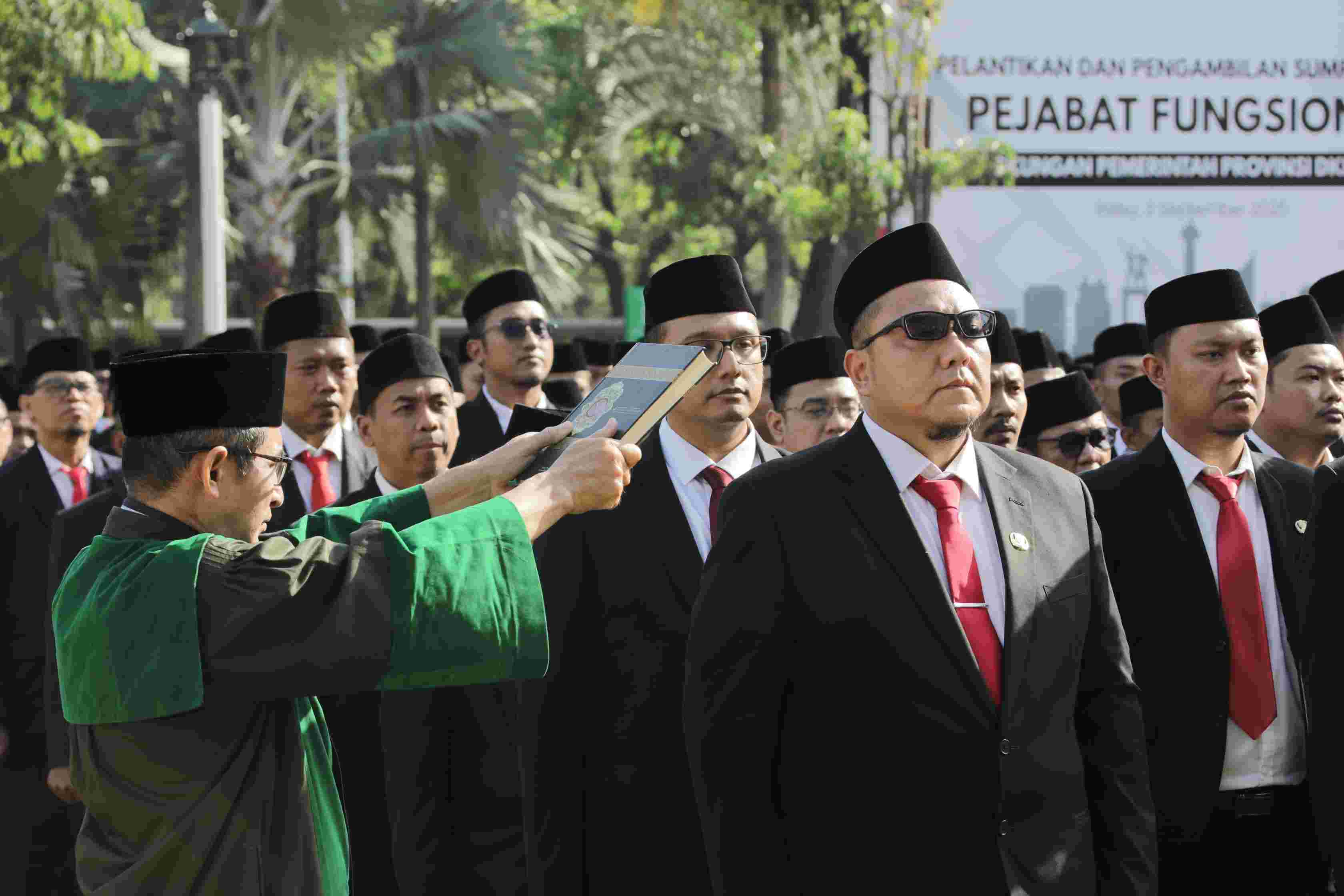 Gubernur DKI Jakarta Pramono Anung resmi melantik 992 pejabat fungsional Aparatur Sipil Negara (ASN) dari empat perangkat daerah. (SinPo.id/Pemprov DKI Jakarta)