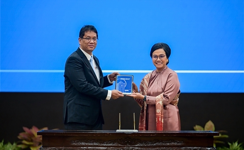 Menkeu RI Purbaya Yudhi Sadewa serah terima jabatan dengan Sri Mulyani. (SinPo.id/dok. Depkeu)