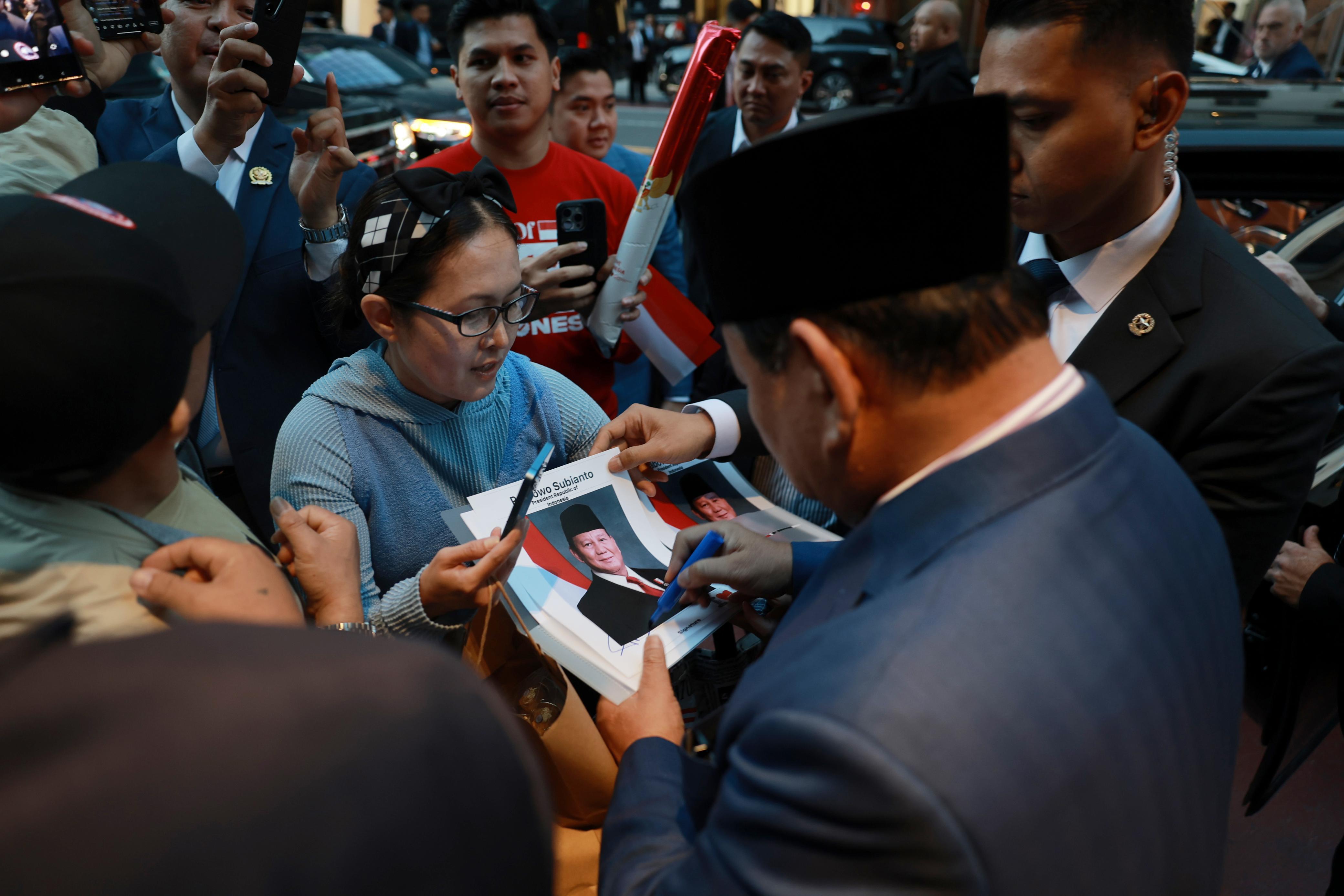 Kedatangan Prabowo Jadi Magnet, Diaspora di New York Berebut Foto dan Tanda Tangan (SinPo.id/tim media)