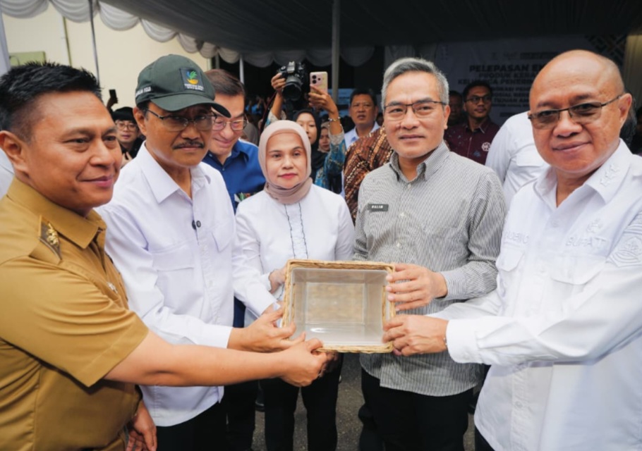 Kemensos Lepas Ekspor Produk Kerajinan KPM ke Amerika Serikat (SinPo.id/Kemensos)