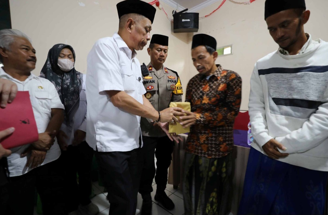 Wamensos Serahkan Santunan Kematian Korban Majelis Taklim Ambruk di Bogor (SinPo.id/Kemensos)