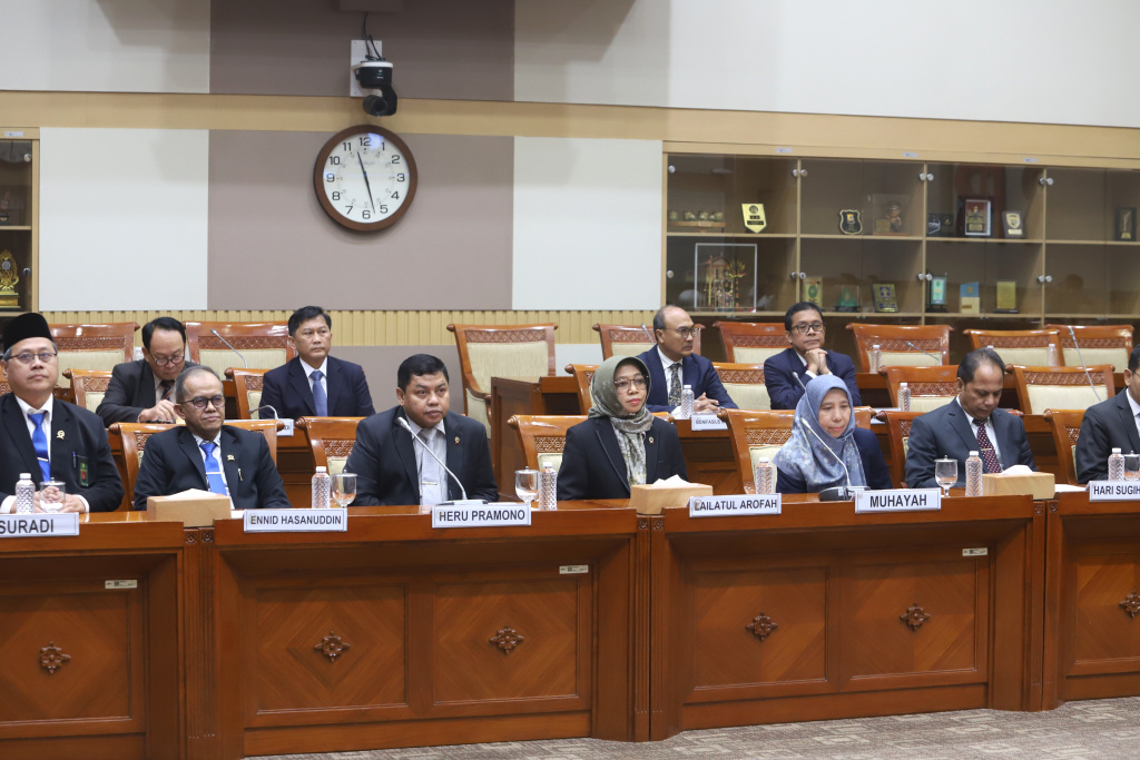 Komisi III DPR gelar rapat Calon Hakim Agung dan Calon Hakim Ad Hoc HAM (Ashar/SinPo.id)