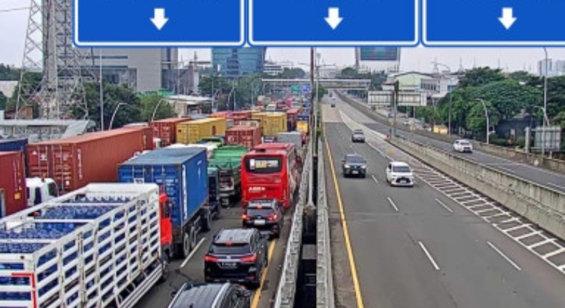 Ilustrasi kendaraan melintasi ruas jalan tol. (SinPo.id/dok. NTMC Polri)