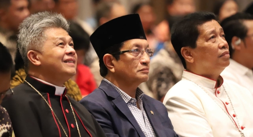 Ketua Presidium KWI Mgr. Antonius Subianto Bunjamin dan Menteri Agama RI Nasaruddin Umar (SinPo.id/ Dok. Kemenag)