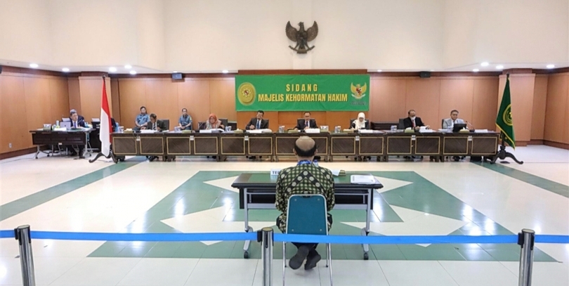 Sidang Majelis Kehormatan Hakim (MKH) menjatuhkan sanksi kepada dua hakim (SinPo.id/ Dok. KY)