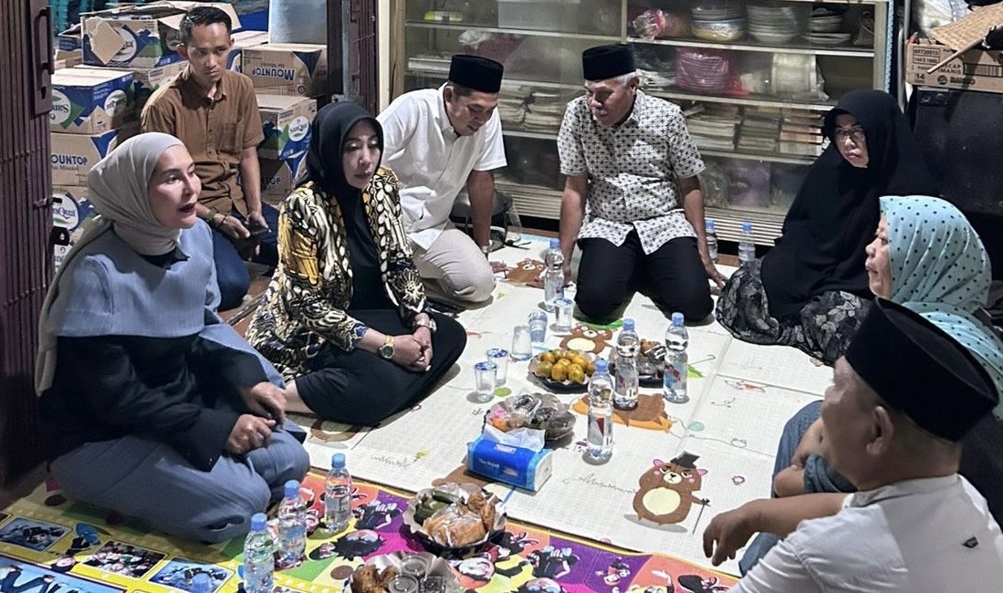 Anggota DPR RI Fraksi PAN, Okta Kumala Dewi, mengunjungi rumah almarhum Andika Lutfi Falah, 16, pelajar korban demonstrasi. Istimewa.