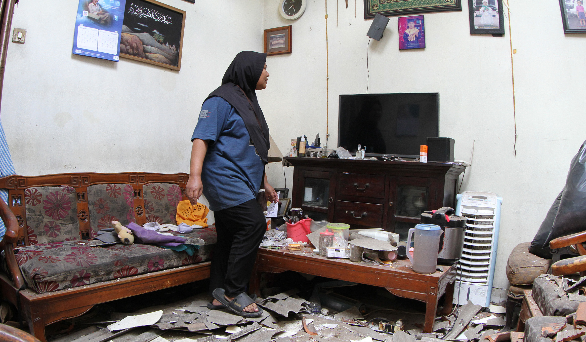 Kondisi rumah hancur akibat ledakan di Pondok Cabe. (Agus Priatna/SinPo.id)