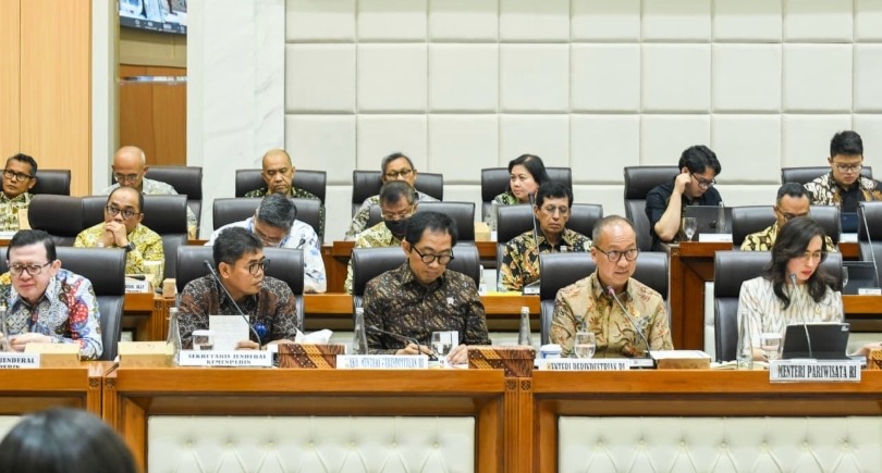Menperin Agus dalam raker dengan Komisi VII DPR. (SinPo.id/dok. Kemenperin)