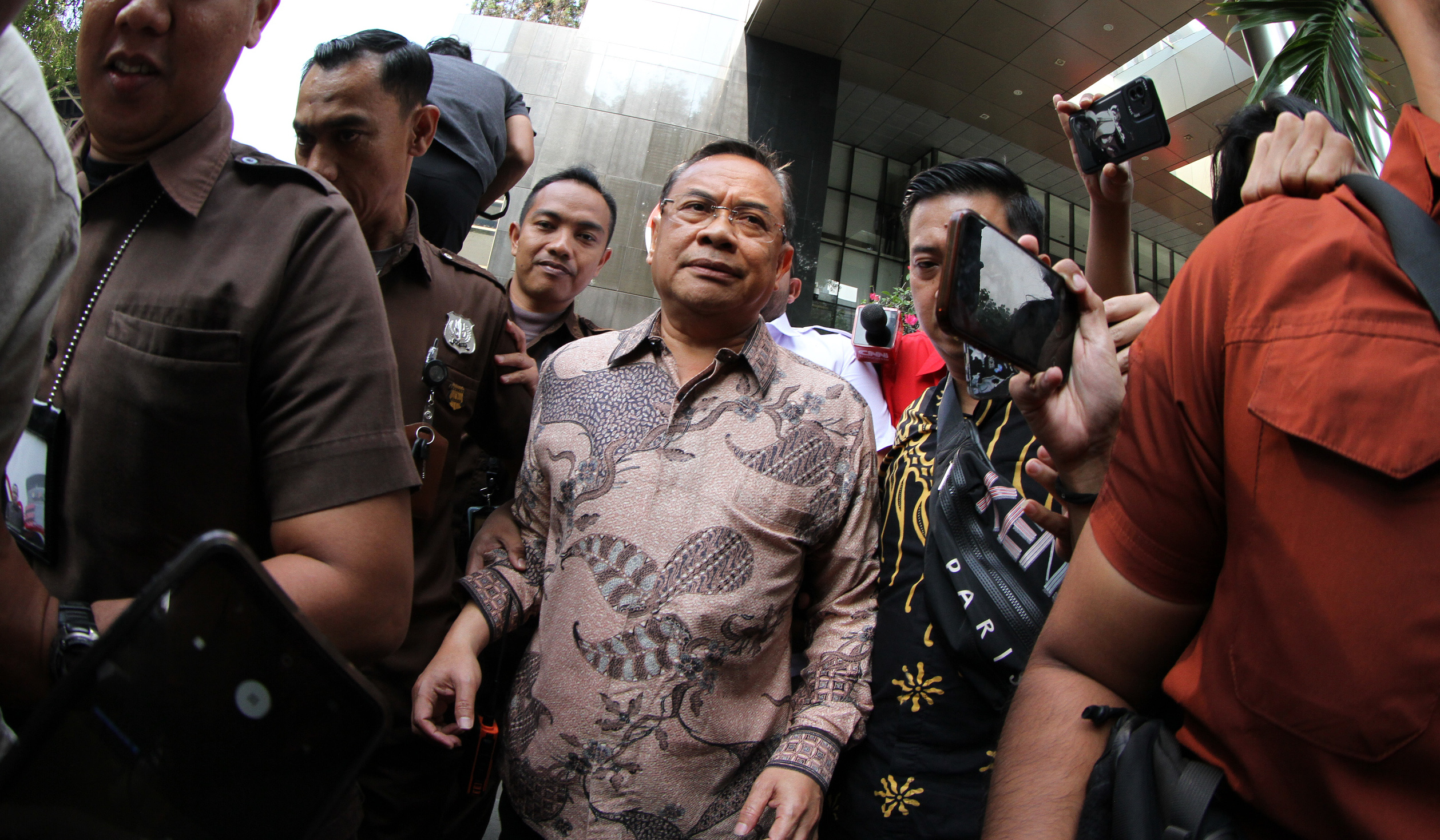 Bupati Pati, Sudewo, usai kembali menjalani pemeriksaan KPK. (Agus Priatna/SinPo.id)