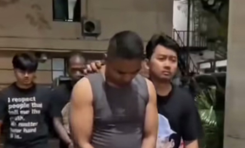 Pelaku penculik Kacab Bank saat dibawa ke Polda Metro Jaya (SinPo.id/Tangkapan layar)