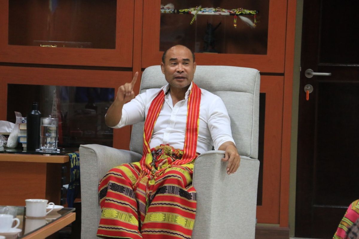 Ketua Fraksi Partai NasDem DPR RI Viktor Bungtilu Laiskodat. (SinPo.id/Dok. Pemprov NTT)