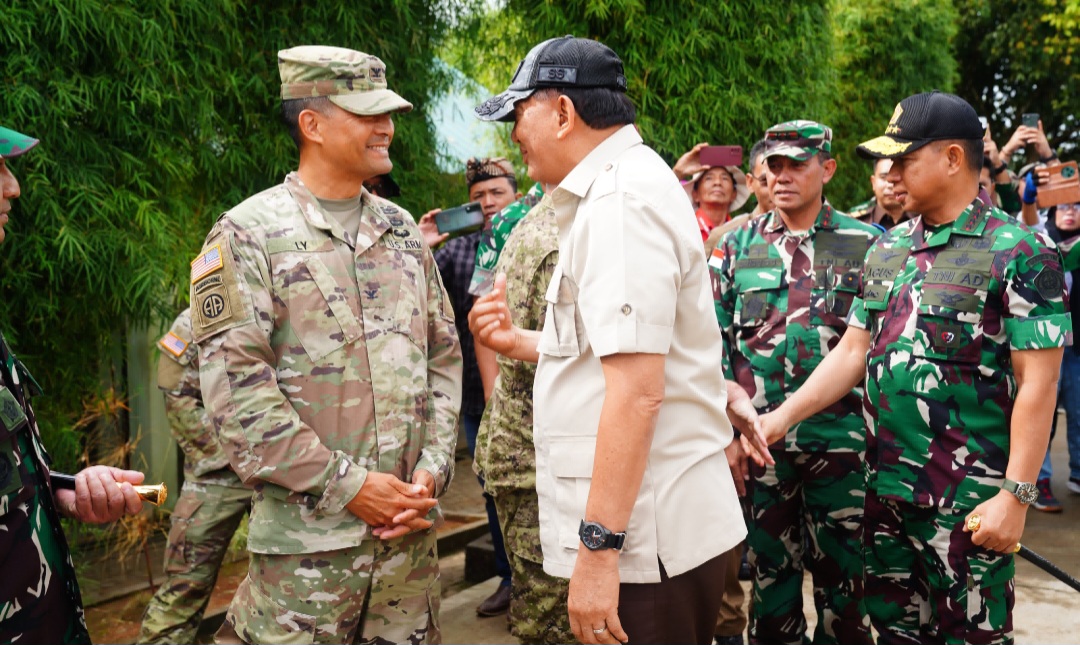 Panglima TNI Dampingi Menhan RI Tinjau Latihan Puncak Super Garuda Shield di Baturaja (SinPo.id/Puspen TNI)