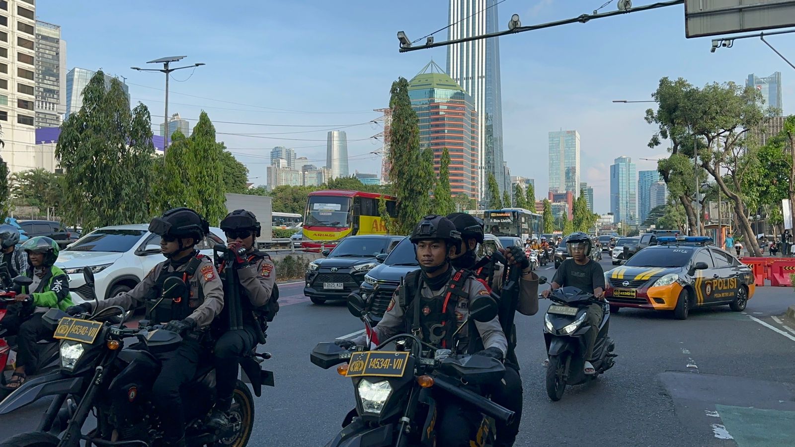 Anggota Polda Metro Jaya saat patroli (SinPo.id/Dok.PMJ)