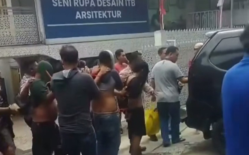 Pelaku curanmor digerebek di Matraman (SinPo.id/Tangkapan layar)