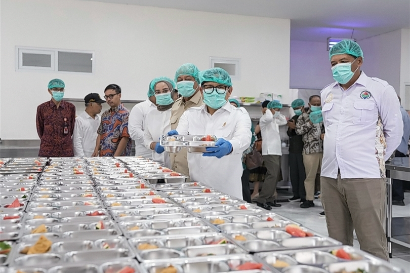Ilustrasi Menko PM Cak Imin meninjau dapur menu Program MBG. (SinPo.id/dok. Kemenko PM)