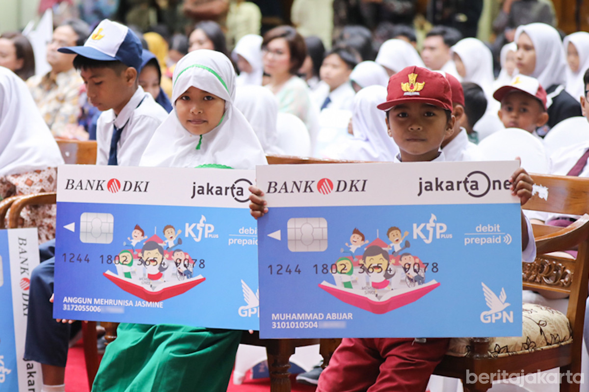 Pemprov DKI Salurkan KJP Plus Tahap Kedua (SinPo.id/Beritajakarta)