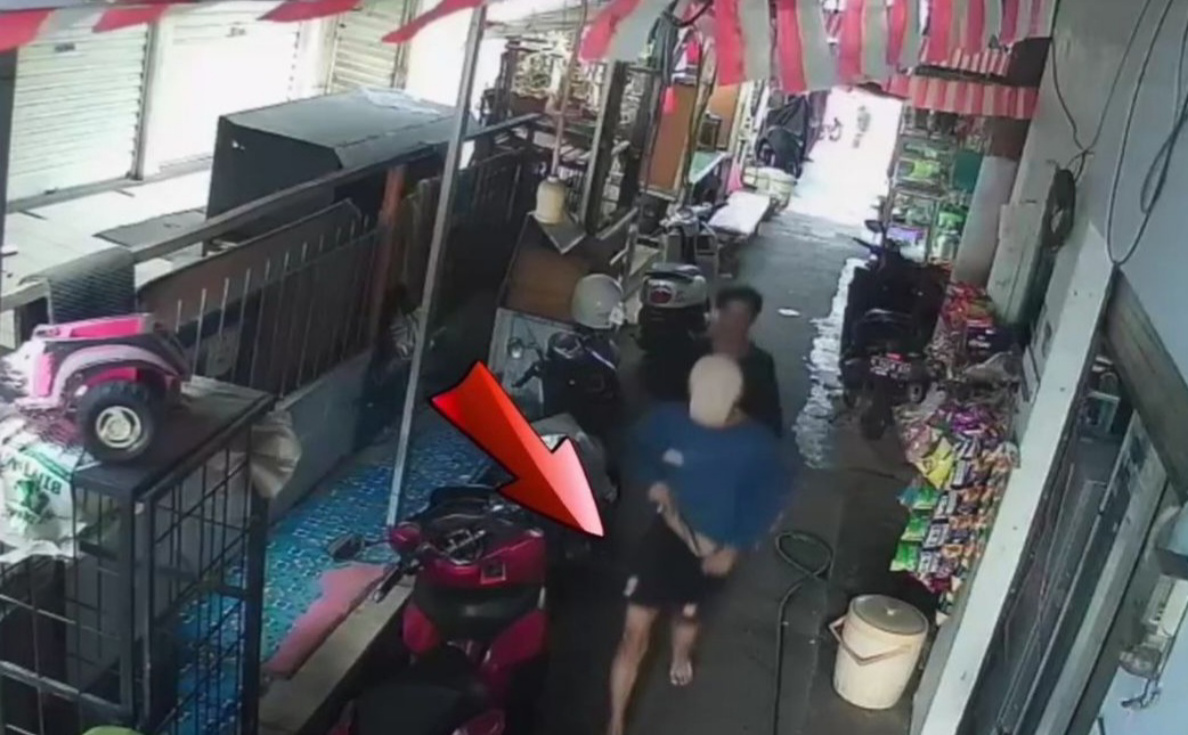 Terduga pelaku terekam CCTV (SinPo.id/Tangkapan layar)