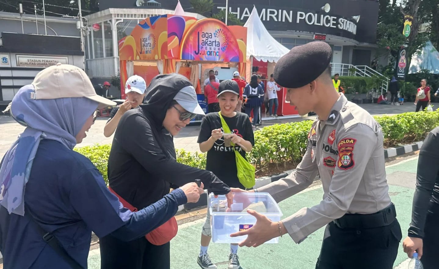 Pembagian sarapan gratis di CFD Jakarta (SinPo.id/Dok.PMJ)