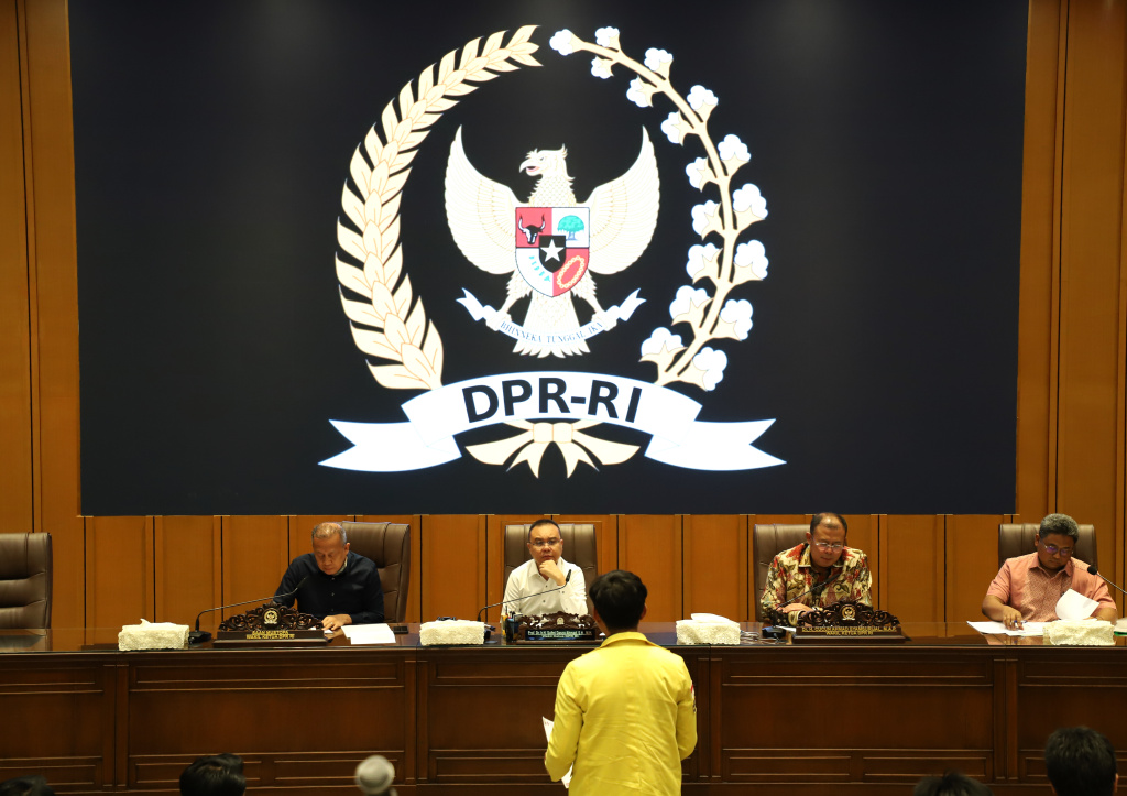 Pimpinan DPR Prof Sufmi Dasco Ahmad menerima audiensi BEM Nusantara di Gedung Nusantara (Ashar/SinPo.id)