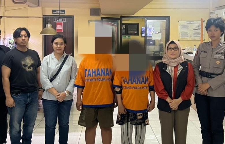 Dua pelaku yang membuang anaknya di Jaksel ditangkap (SinPo.id/Dok.Polri)