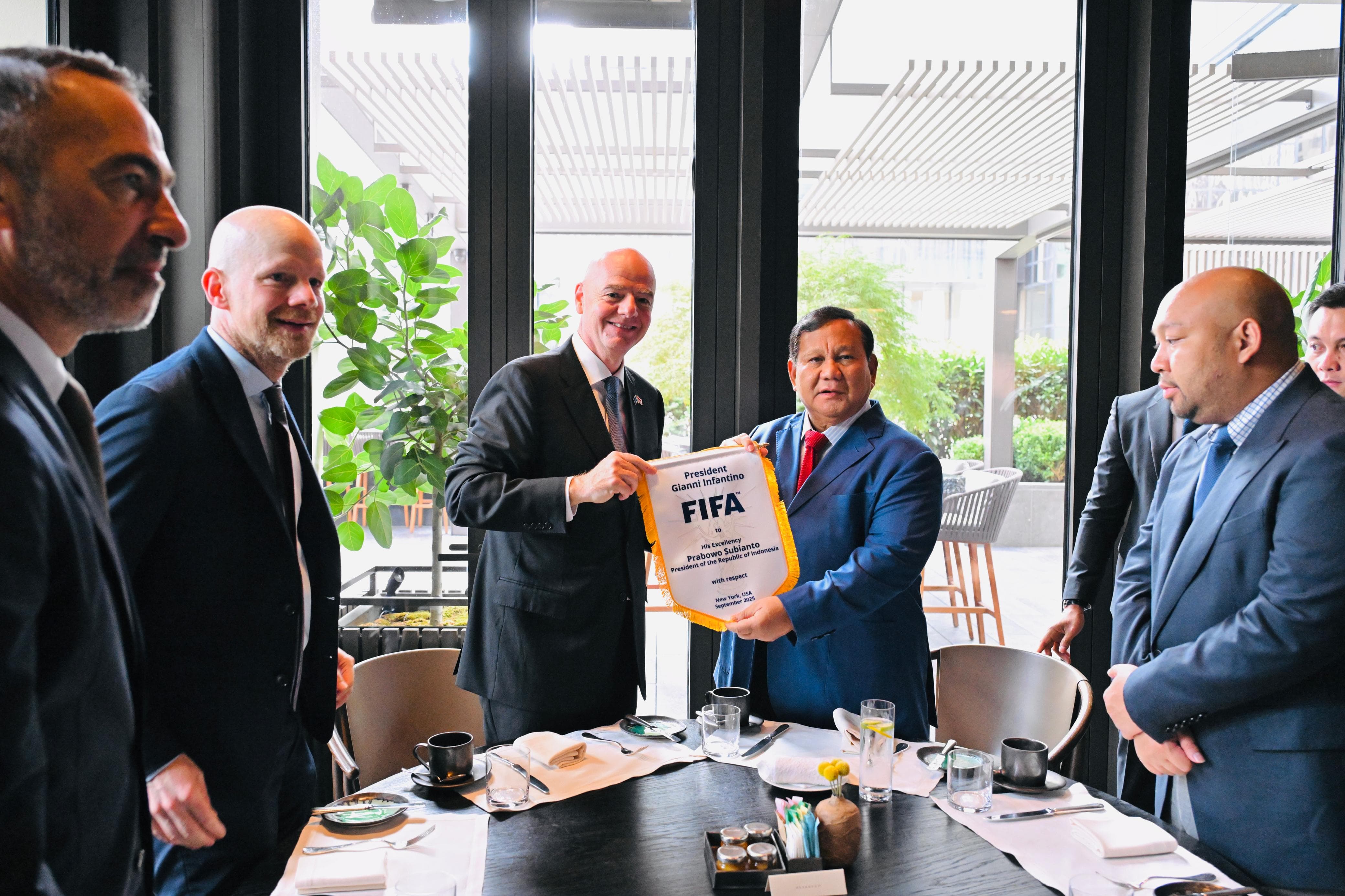 Presiden Prabowo bertemu Presiden FIFA Gianni Infantino di New York, Amerika Serikat (SinPo.id/Setpres)