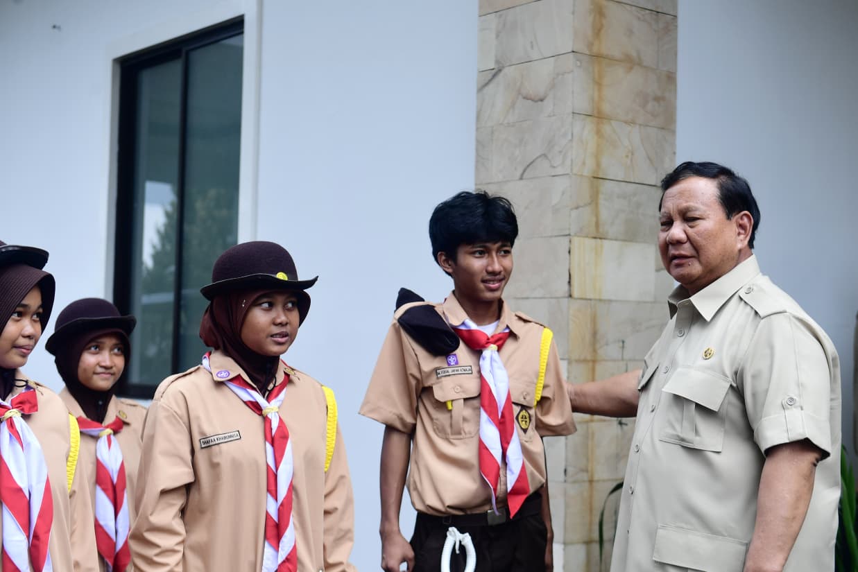 Presiden Prabowo bersama siswa Sekolah Rakyat (SinPo.id/Setpres)