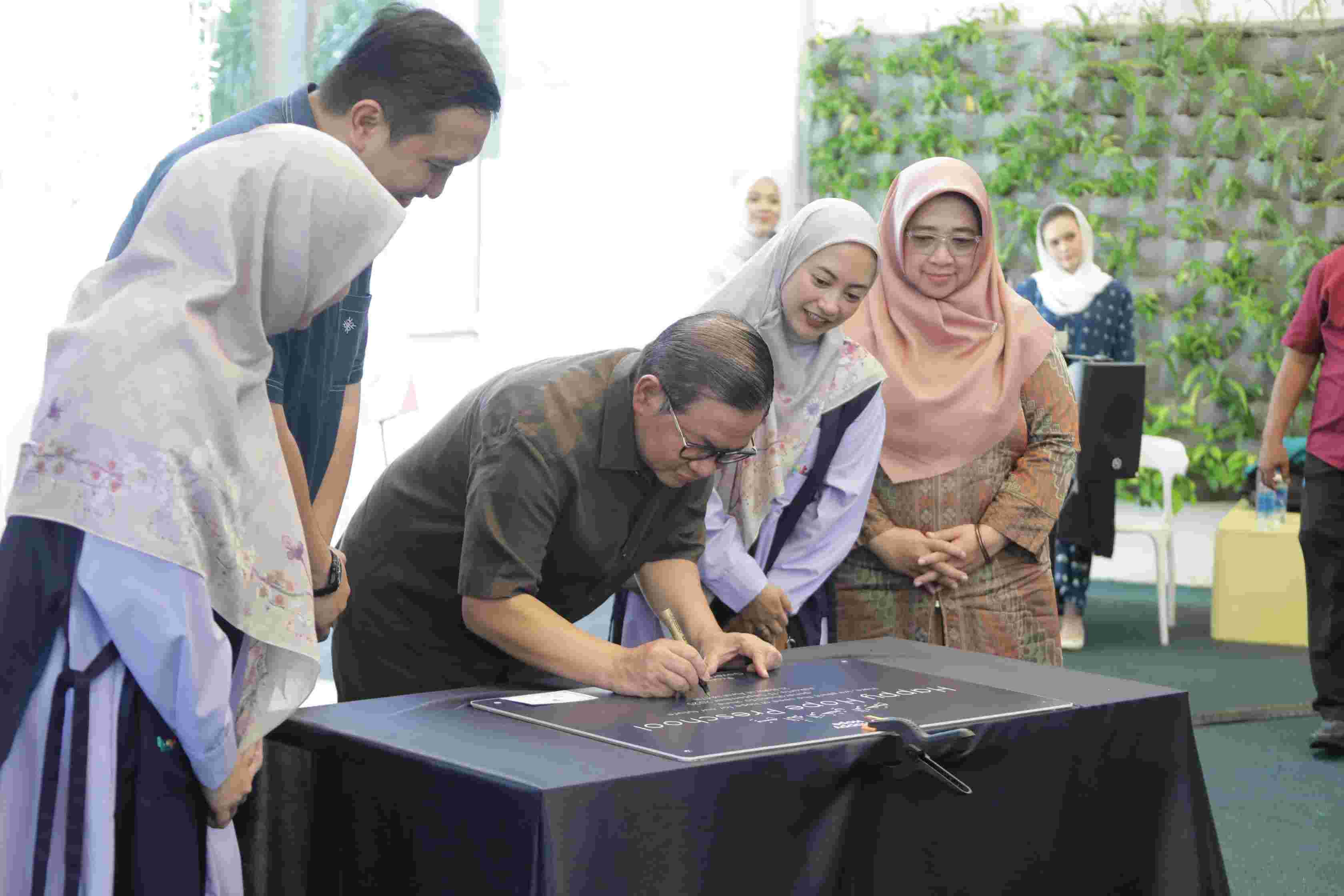 Gubernur DKI Jakarta, Pramono Anung, meresmikan gedung BATASpace dan Happy Hope Preschool (SinPo.id/ Dok. Pemprov DKI)