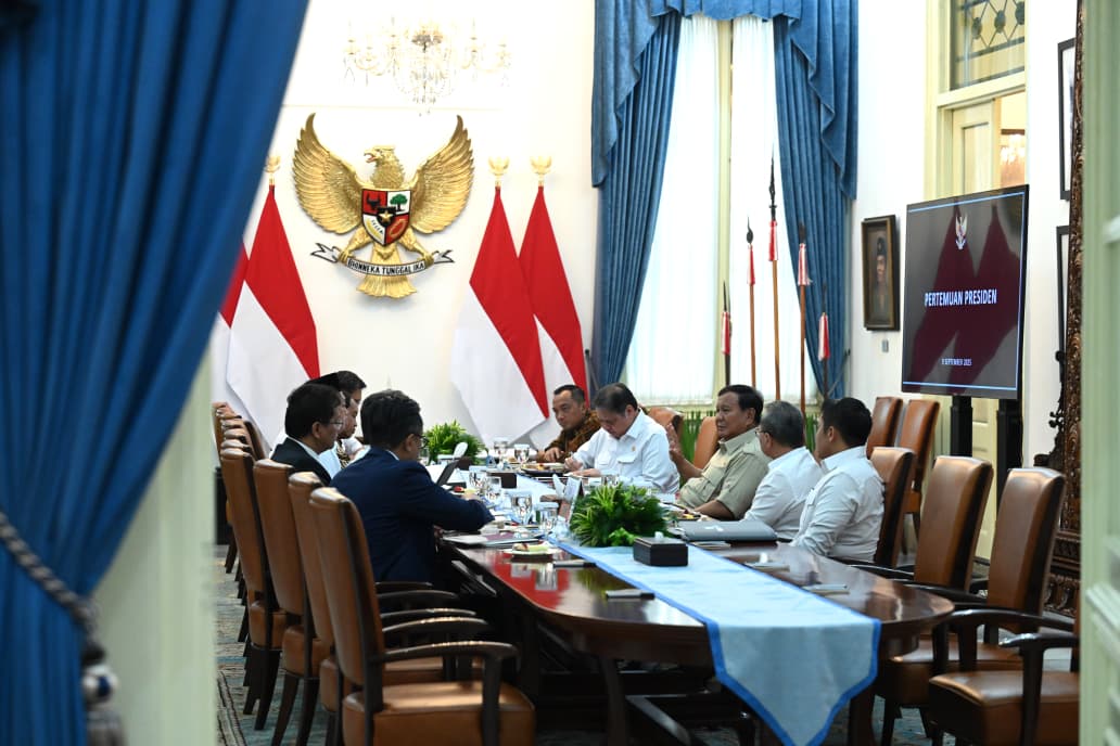 Presiden Prabowo Subianto menggelar rapat bersama sejumlah menteri. (SinPo.id/Sekretariat Presiden)