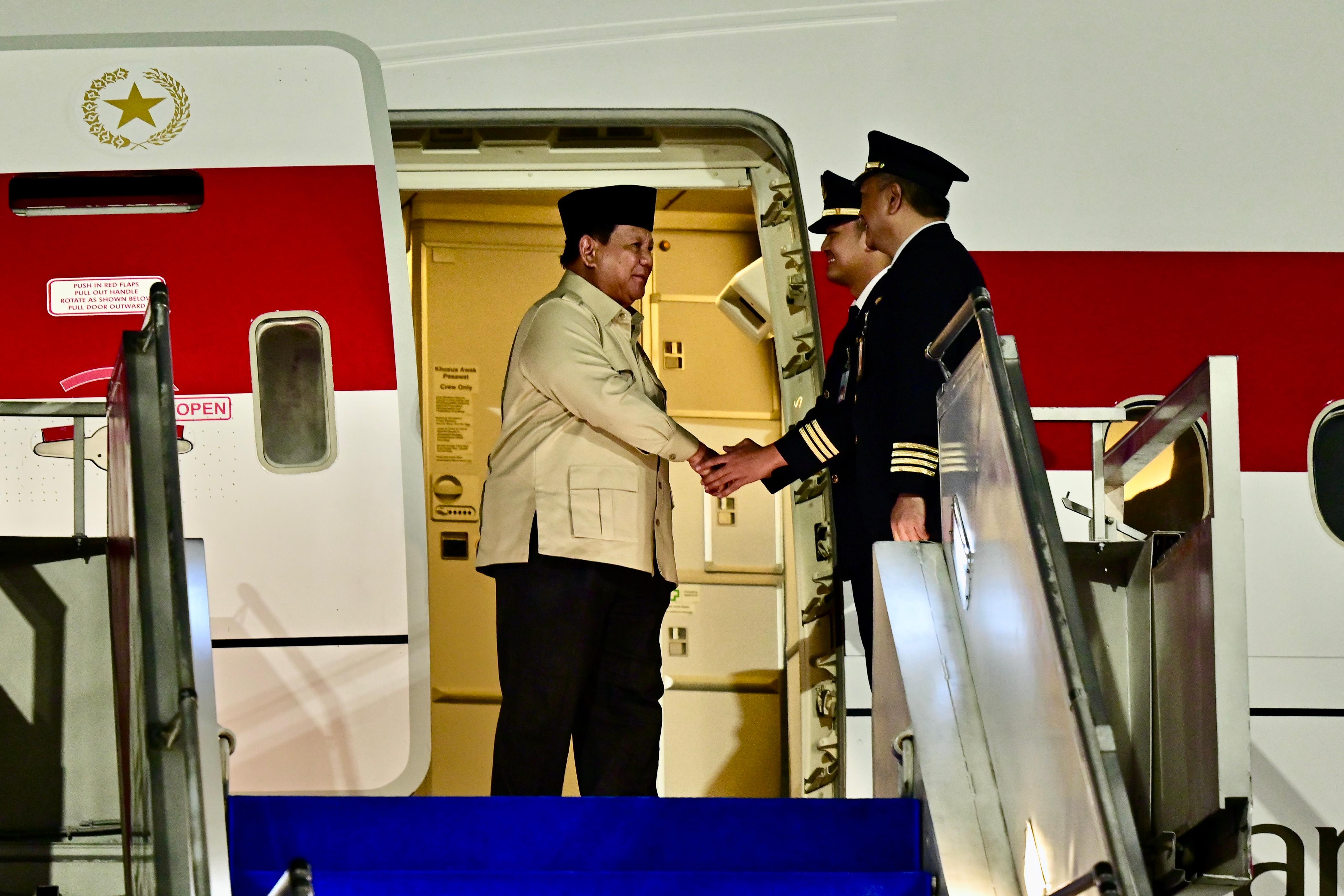 Presiden Prabowo Tiba di Tanah Air Usai Lawatan Singkat ke RRT (SinPo.id/Setpres)