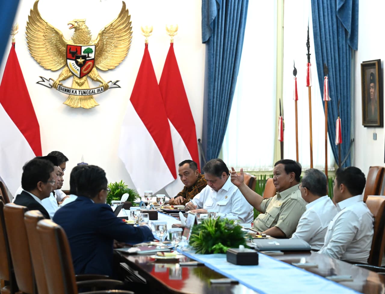 Rapat Terbatas di Istana, Presiden Prabowo Tekankan Percepatan Program Prioritas Nasional (SinPo.id/Setpres)