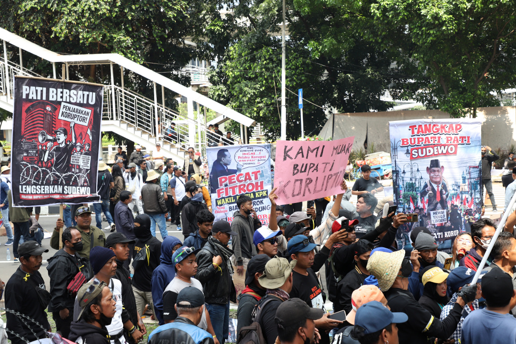 Ratusan warga Pati datangi KPK meminta usut kasus Bupati Sudewo (Ashar/SinPo.id)