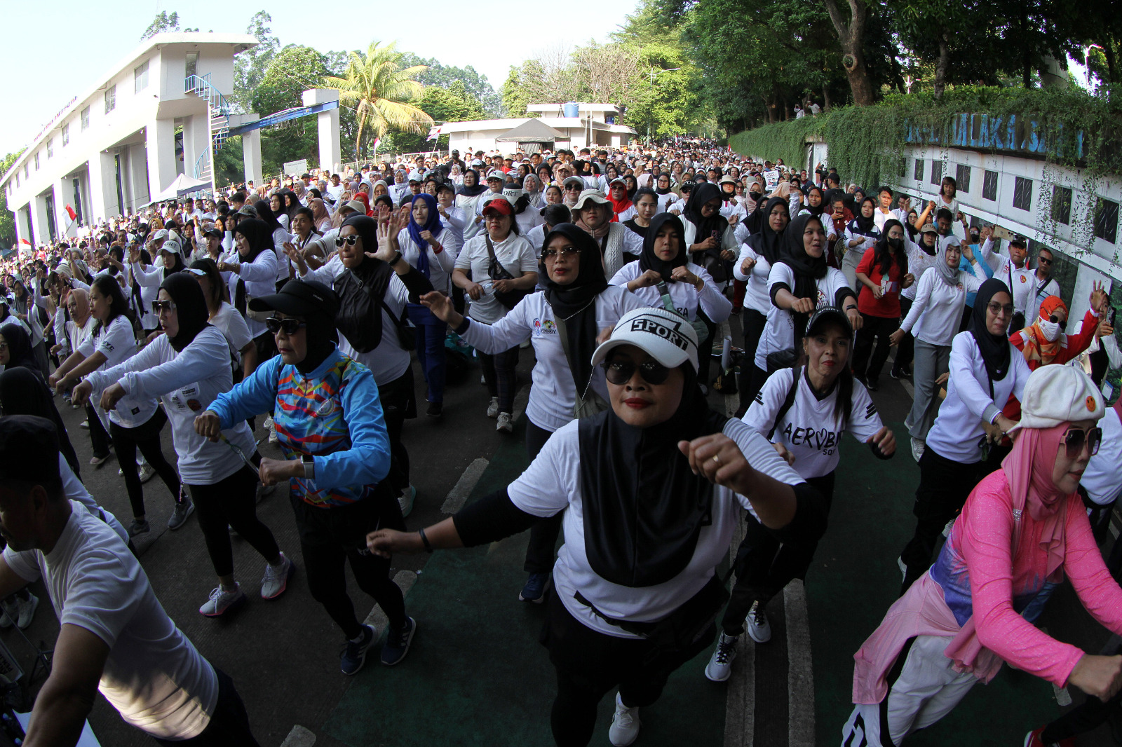 Ribuan Warga Jaktim Gelar Senam Bersama di BKT, (SinPo.id/Agus)