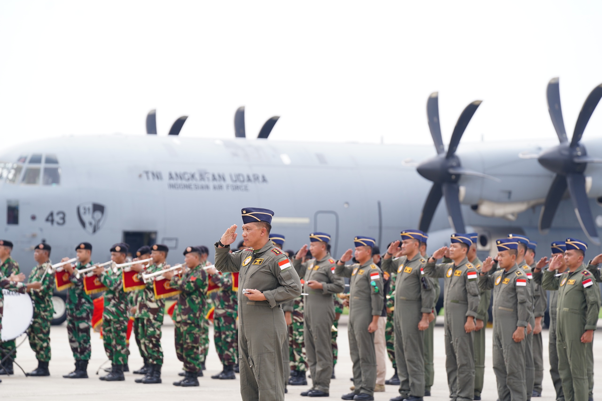 Satgas Garuda Merah Putih II Tiba di Tanah Air Usai Menjalankan Misi Kemanusiaan di Gaza (SinPo.id/PuspenTNI)