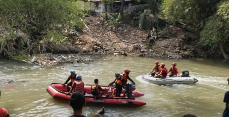 Proses pencarian korban oleh tim SAR (SinPo.id/Dok.Tim SAR)